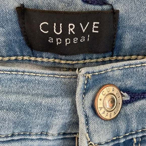 Light Wash High-Rise Skinny Jeans - Women's - Picture 13 of 14